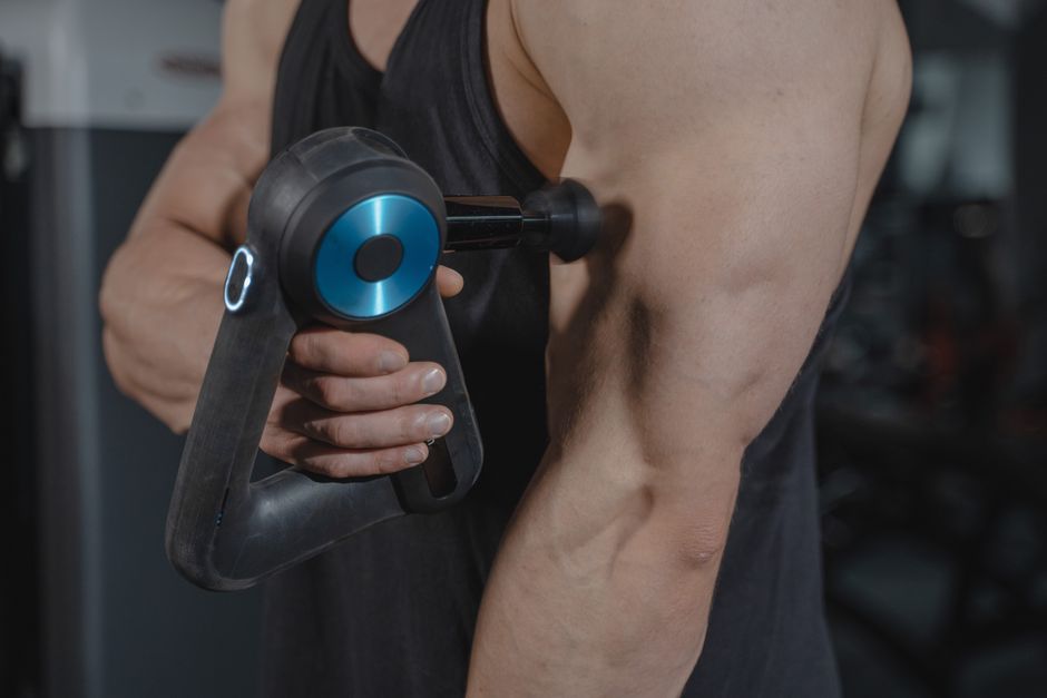 Verschillende opzetstukken voor massageguns, ideaal voor spierherstel en pijnverlichting na training.